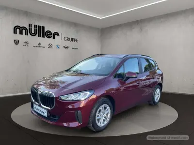 Gebraucht BMW 220 Active Tourer Sport Line 170 PS (125 kW) 2023 Piemont rot Van / Kleinbus