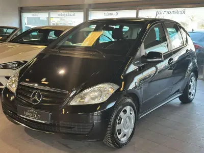Używany Mercedes A160 Elegance 95 KM (69 kW) 2010 Czarny Sedan/Limuzyna