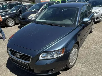 Gebraucht Volvo V50 109 PS (80 kW) 2010 Barents blue pearl / metallic Kombi