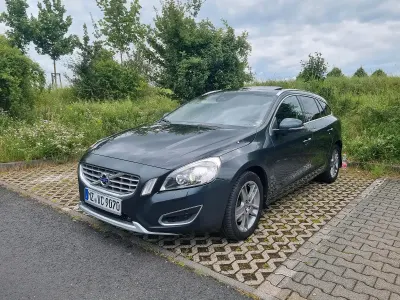 Gebraucht Volvo V60 215 PS (158 kW) 2014 Blau Kombi