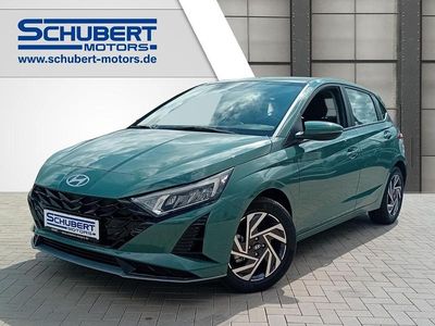 Mangrove green / mic Gebraucht 2025 Hyundai i20 Trend Kleinwagen | 20.990 € (Fairer Preis)