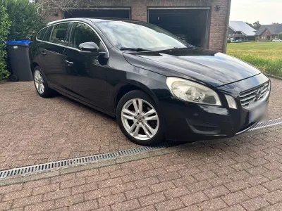 Gebraucht Volvo V60 136 PS (100 kW) 2012 Schwarz Kombi