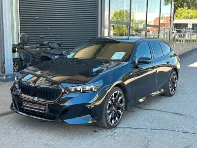 Gebraucht BMW 520 M Sport 208 PS (152 kW) 2025 Schwarz Kombi