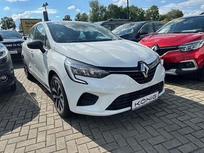 Weiß Gebraucht 2024 Renault Clio V Equilibre Limousine | 19.149 € (Fairer Preis)