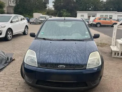 Gebraucht Ford Fiesta 69 PS (50 kW) 2004 Blau Kleinwagen