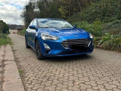 Blau Gebraucht 2018 Ford Focus ST-Line Limousine | 12.500 € (Etwas zu teuer)