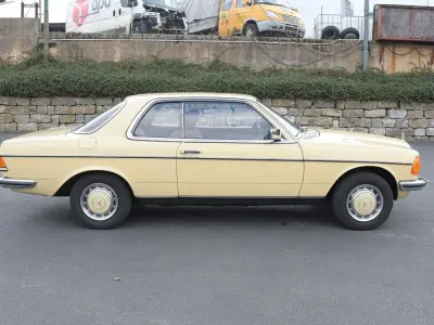 Gebraucht Mercedes 280 177 PS (130 kW) 1977 Gelb Coupé