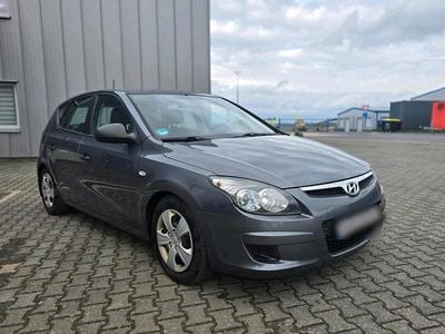 Gebraucht Hyundai i30 108 PS (79 kW) 2010 Grau Kombi