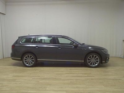 Second-hand VW Passat R-line 150 CP (110 kW) 2021 Gri Break