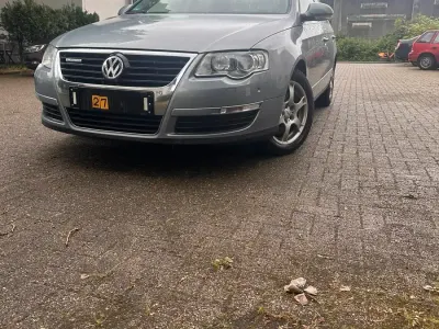 Gebraucht VW Passat Sportline 122 PS (89 kW) 2010 Grau Limousine