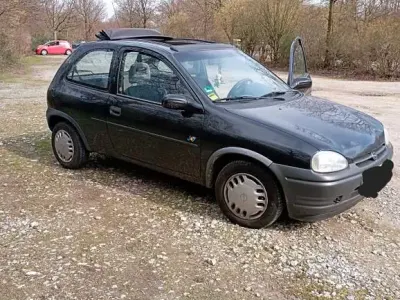 Usata Opel Corsa 45 CV (33 kW) 1995 Nero Utilitaria