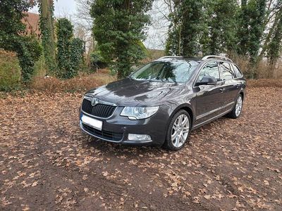 Gebraucht Skoda Superb Elegance 170 PS (125 kW) 2011 Braun Kombi