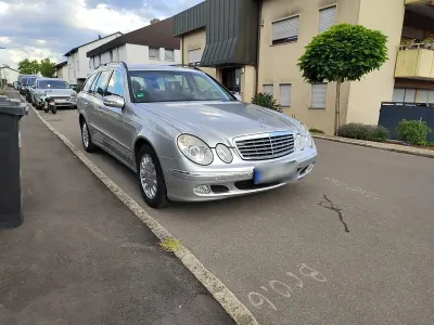 Gebraucht Mercedes E220 150 PS (110 kW) 2004 Grau Kombi