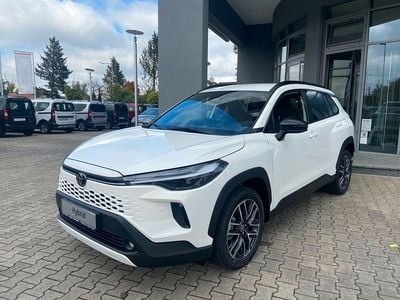 Weiß Neu 2025 Toyota Corolla Cross SUV | 37.989 € (Fairer Preis)