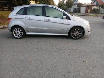 Mercedes B200