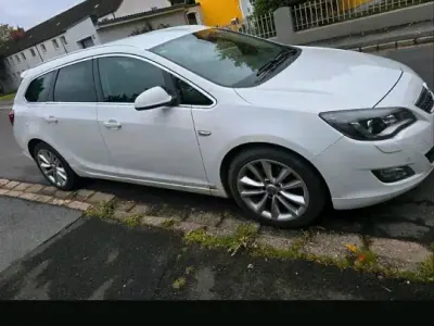 Gebraucht Opel Astra 165 PS (121 kW) 2012 Weiß Kombi