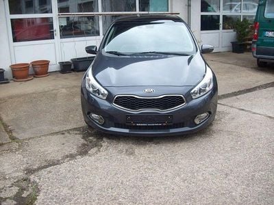 Gebraucht Kia Ceed 135 PS (99 kW) 2012 Grau Kleinwagen