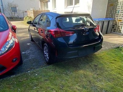 Second-hand Toyota Auris Cool 99 CP (72 kW) 2014 Negru Berlinǎ