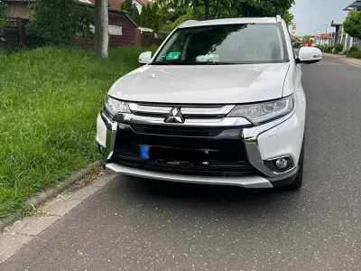 Gebraucht Mitsubishi Outlander 150 PS (110 kW) 2016 Weiß SUV