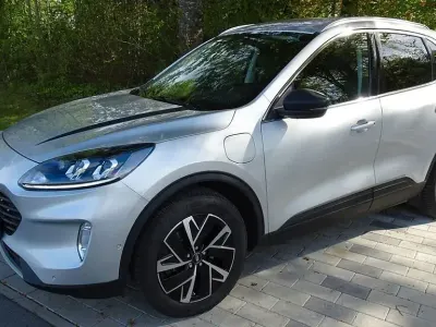 Używany Ford Kuga Titanium 224 KM (164 kW) 2020 Srebrny SUV
