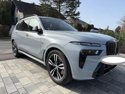 Gebraucht BMW X7 M Sport 352 PS (258 kW) 2024 Grau SUV