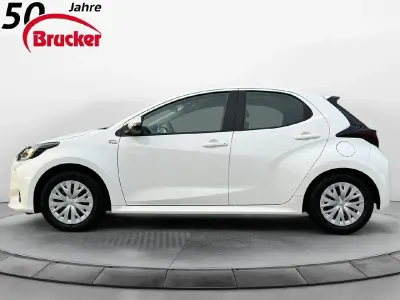 Gebraucht Toyota Yaris Hybrid Business Edition 116 PS (85 kW) 2023 Super white 2 Limousine