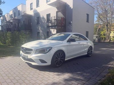 Second-hand Mercedes CLA220 170 CP (125 kW) 2015 Alb Berlinǎ