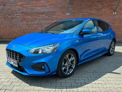 Używany Ford Focus ST-Line 125 KM (91 kW) 2018 Niebieski Sedan/Limuzyna
