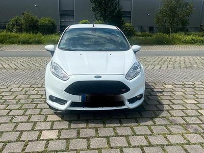 Gebraucht Ford Fiesta ST 182 PS (133 kW) 2014 Weiß Kleinwagen