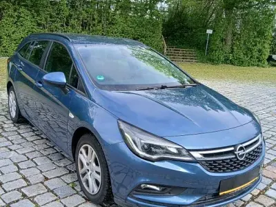 Używany Opel Astra Edition 150 KM (110 kW) 2016 Niebieski Kombi