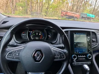 Gebraucht Renault Talisman GrandTour Elysee 160 PS (117 kW) 2017 Weiß Kombi