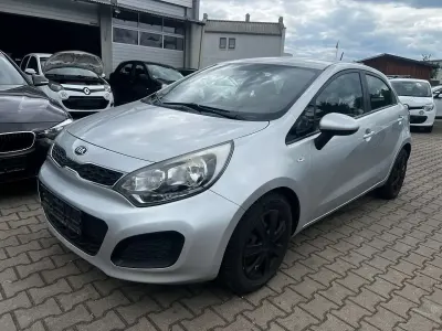 Używany Kia Rio Edition 7 109 KM (80 kW) 2013 Srebrny Hatchback