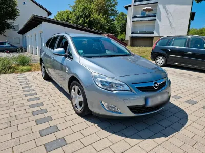 Gebraucht Opel Astra 140 PS (102 kW) 2011 Grau Kombi