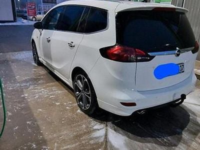 Weiß Gebraucht 2014 Opel Zafira Tourer OPC Van / Kleinbus | 10.200 € (Fairer Preis)