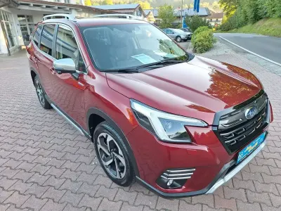 Gebraucht Subaru Forester Platinum 150 PS (110 kW) 2023 Crimson red m1y SUV
