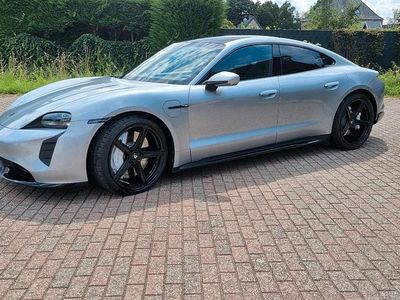Silber Gebraucht 2020 Porsche Taycan Turbo Sport Limousine | 67.500 € (Etwas zu teuer)
