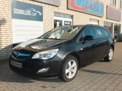 Używany Opel Astra Selection 120 KM (88 kW) 2012 Czarny Kombi
