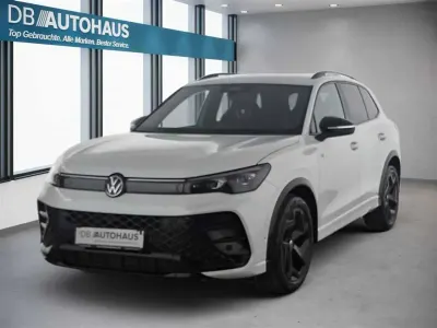 Gebraucht VW Tiguan R-line 150 PS (110 kW) 2024 Weiß SUV