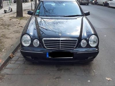 Gebraucht Mercedes E240 2001 Schwarz Limousine