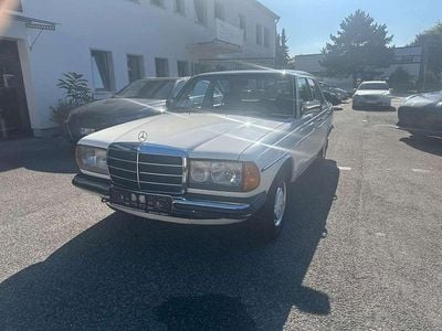 Gebraucht Mercedes 300 88 PS (64 kW) 1980 Weiß Limousine