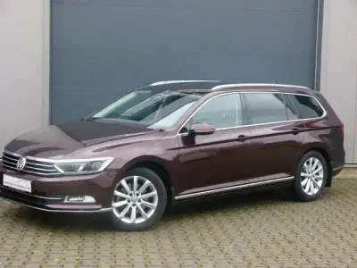 Gebraucht VW Passat Highline 150 PS (110 kW) 2017 Crimson red (metallic) Kombi
