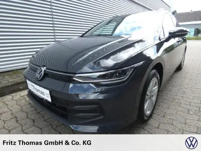 Gebraucht VW Golf VIII Life 116 PS (85 kW) 2024 Uranograu Kombi