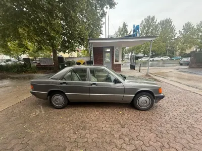 Gebraucht Mercedes 190 105 PS (77 kW) 1990 Braun Limousine