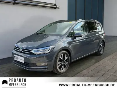 Gebraucht VW Touran Comfortline 150 PS (110 kW) 2024 Delfingrau Van / Kleinbus
