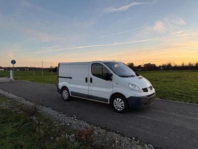 Used Renault Traffic 90 HP (66 kW) 2012 White Minivan