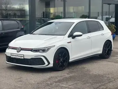 Używany VW Golf VIII GTI 245 KM (180 kW) 2023 Biały Sedan/Limuzyna
