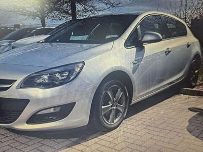 Gebraucht Opel Astra Selection 122 PS (89 kW) 2015 Silber Limousine