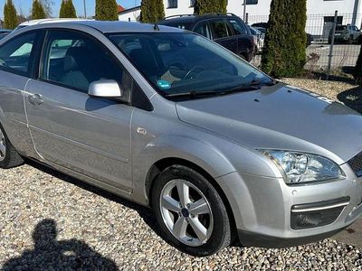 Gebraucht Ford Focus Titanium 116 PS (85 kW) 2006 Silber Limousine