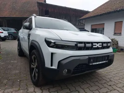 Neu Dacia Duster Journey 158 PS (116 kW) 2026 Arktisweiss und andere SUV