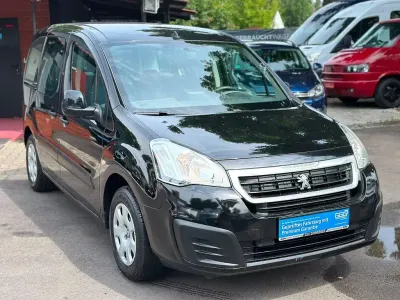 Gebraucht Peugeot Partner Tepee Active 99 PS (72 kW) 2017 Schwarz Van / Kleinbus